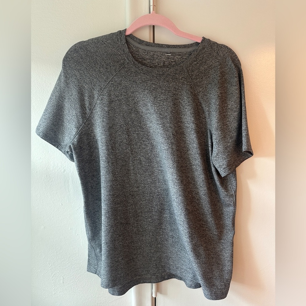 Lululemon grey t-shirt